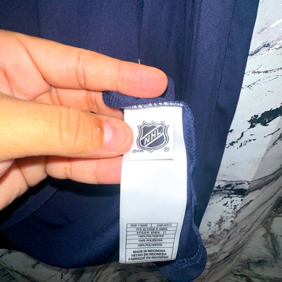 Adidas Washington Capitals NHL 1/4 Zip Pull over - Picture 6 of 9